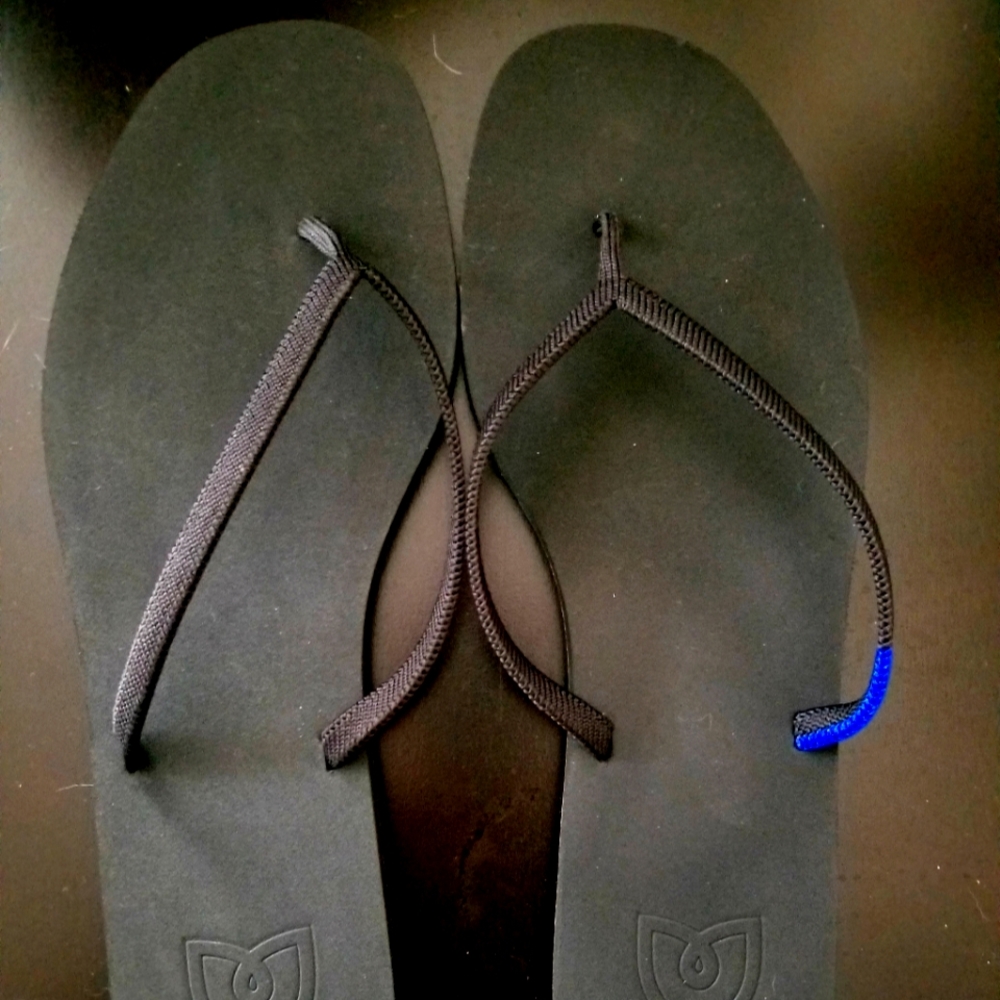 Rothy's flip flops- black-size 10 New in Box